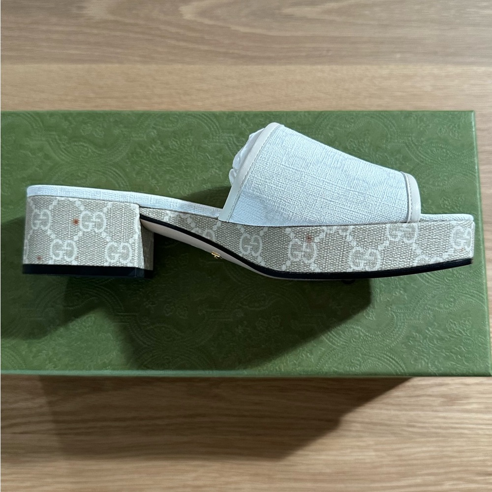 Gucci GG Supreme Canvas Slide Sandal (White, size 38) - Picture 7 of 12